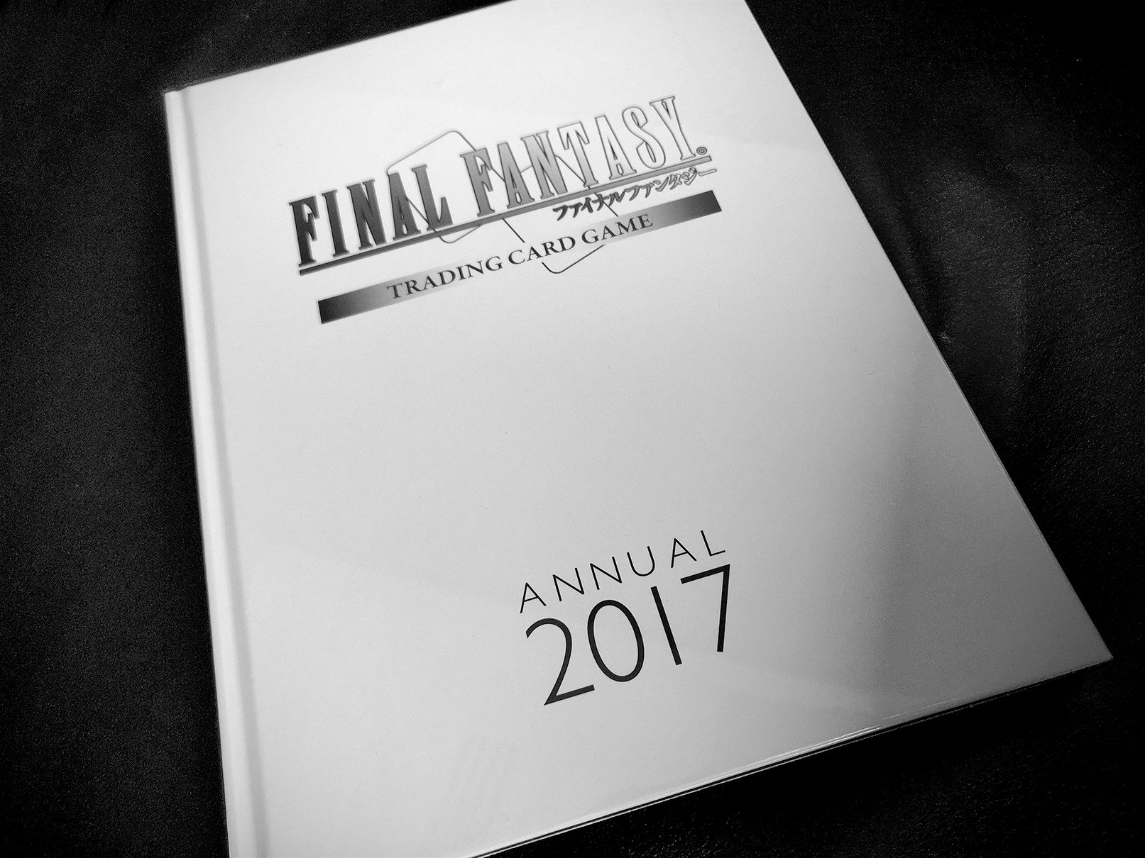 FINAL-FANTASY-TRADING-CARD-GAME-ANNUAL-BOOK-2017-1.jpg
